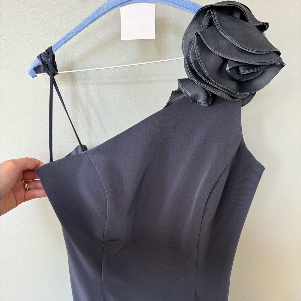 Formal Dress - Picture 2 of 5